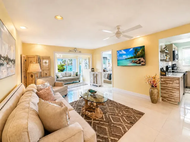 12 Colonial Club 305 Virtual Staging