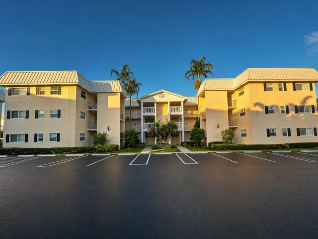 12 Colonial Club Dr 305 Exterior