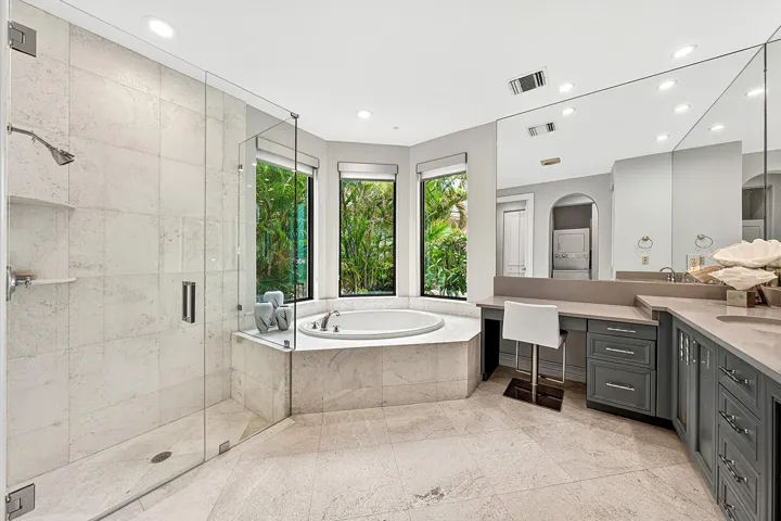 Guest house bathroom 1