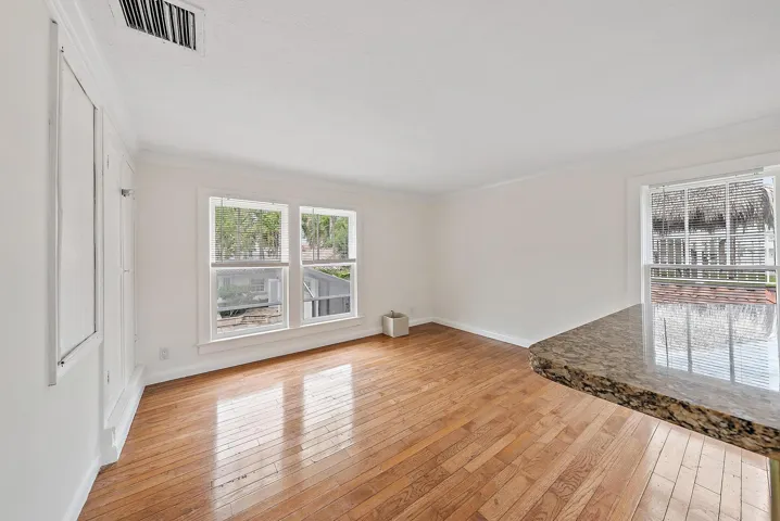 228 9th St-34