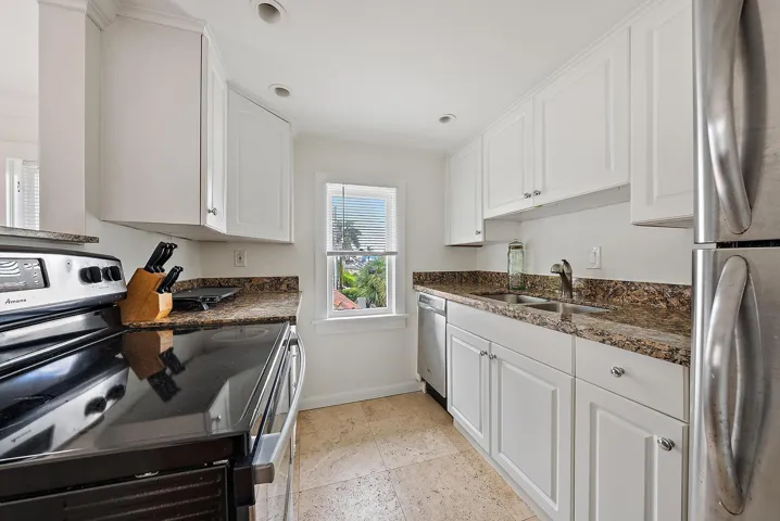 228 9th St-36