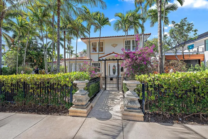 Gated traopical entryway.