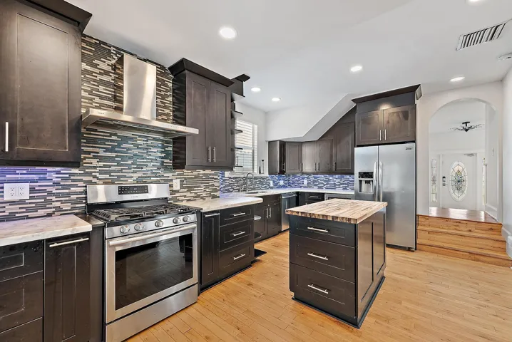 Large kitchen with gas stove,