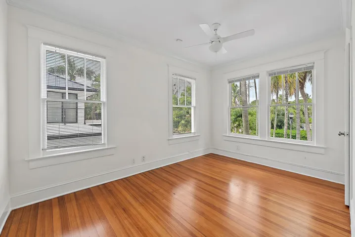 Light and bright bedroom 2nd floor.