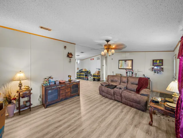 11404_Lithia_Pinecrest_Rd_-032