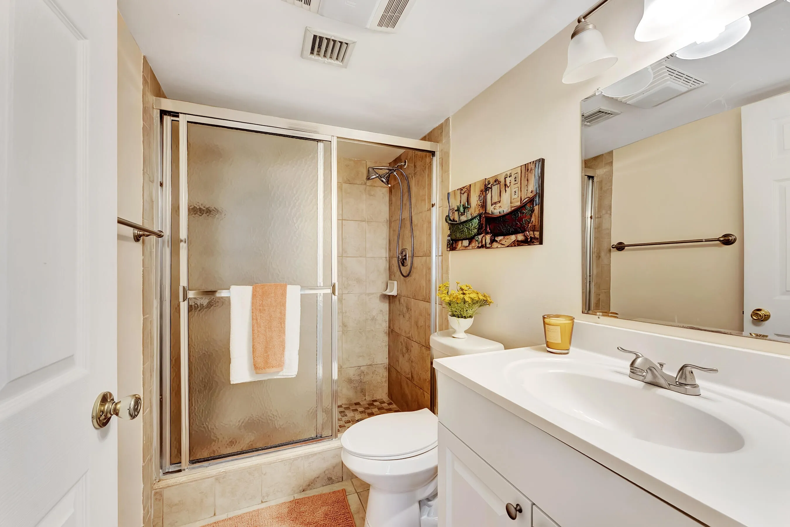 Primary en-suite bathroom