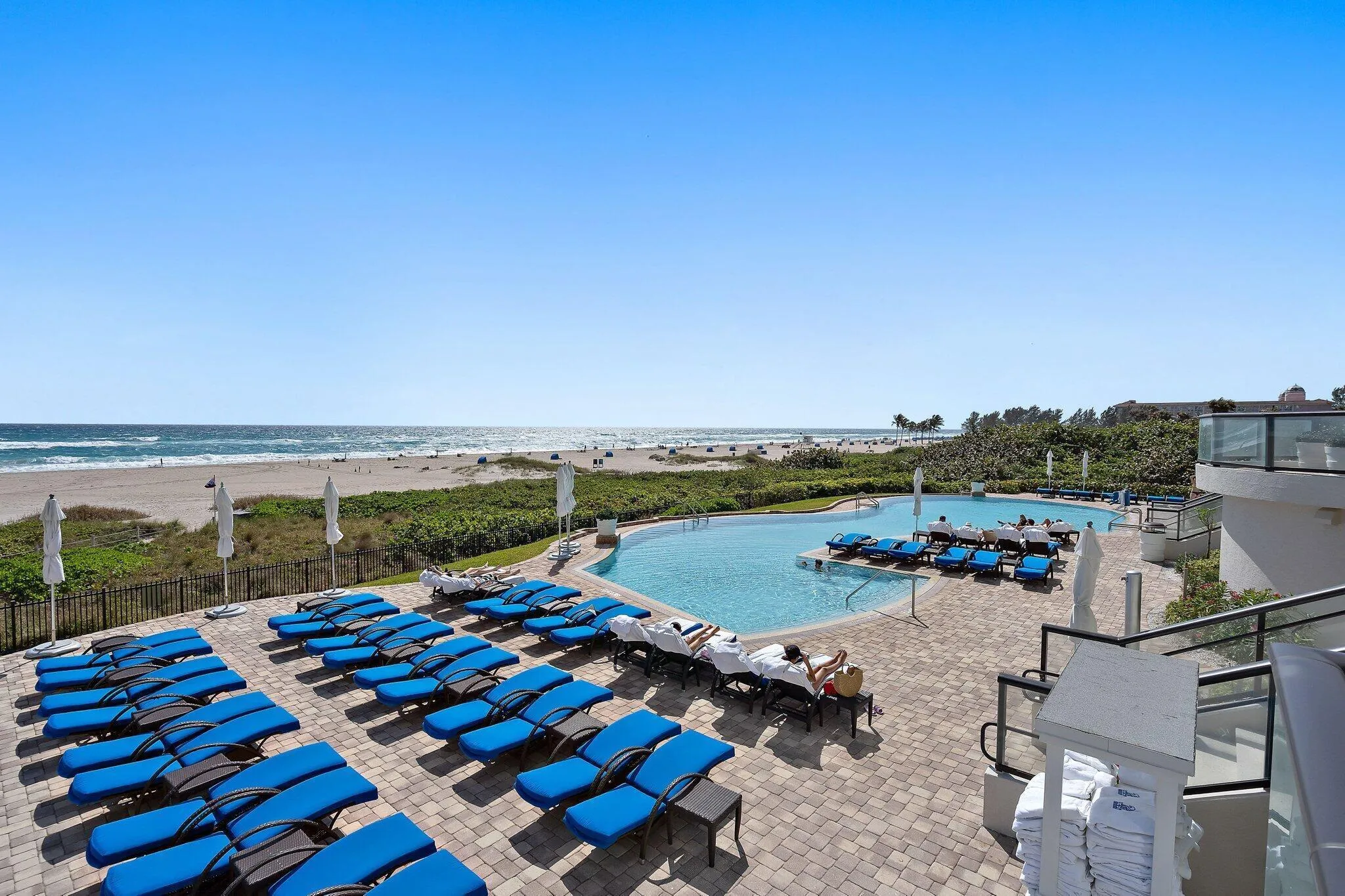 Oceanfront pool