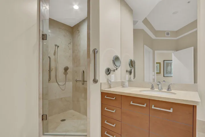 Main En Suite Bathroom