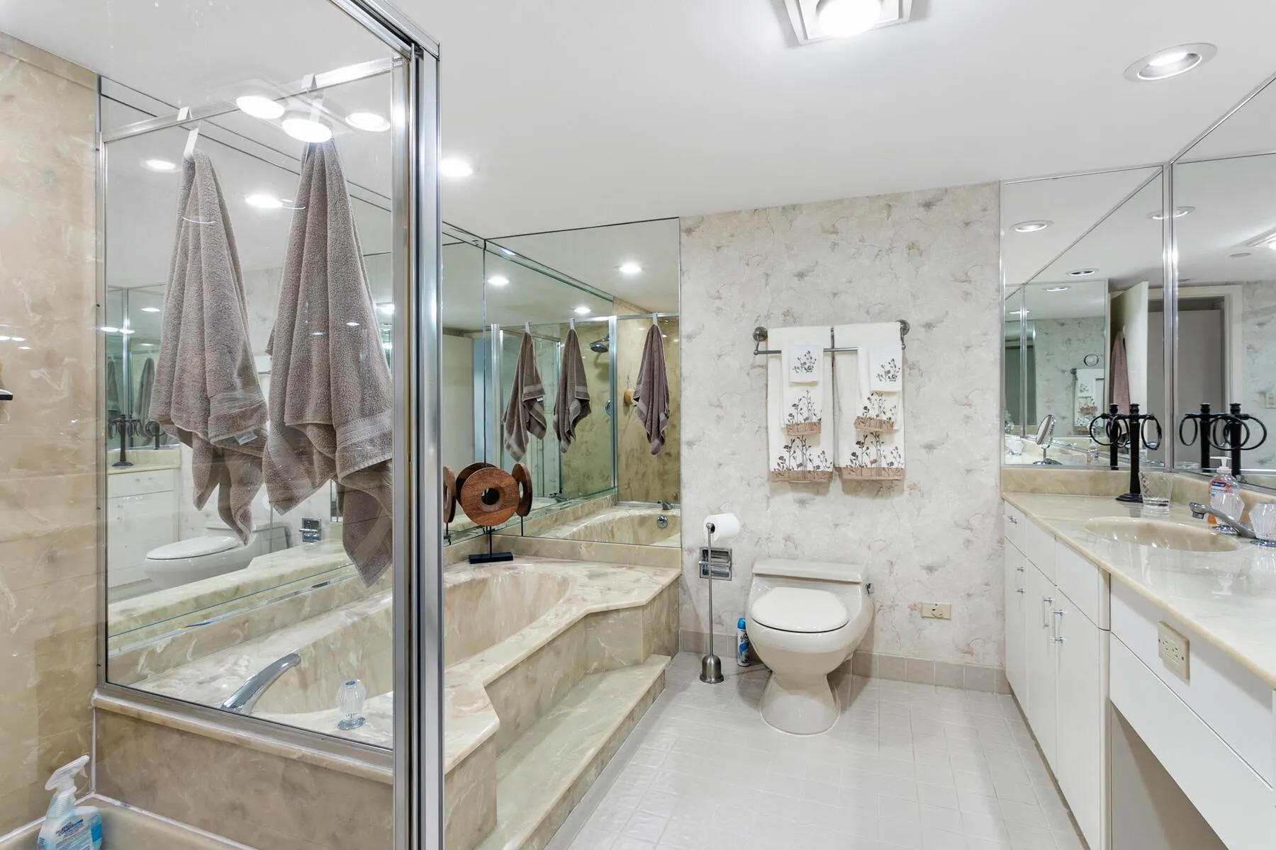 Master_Bathroom_web