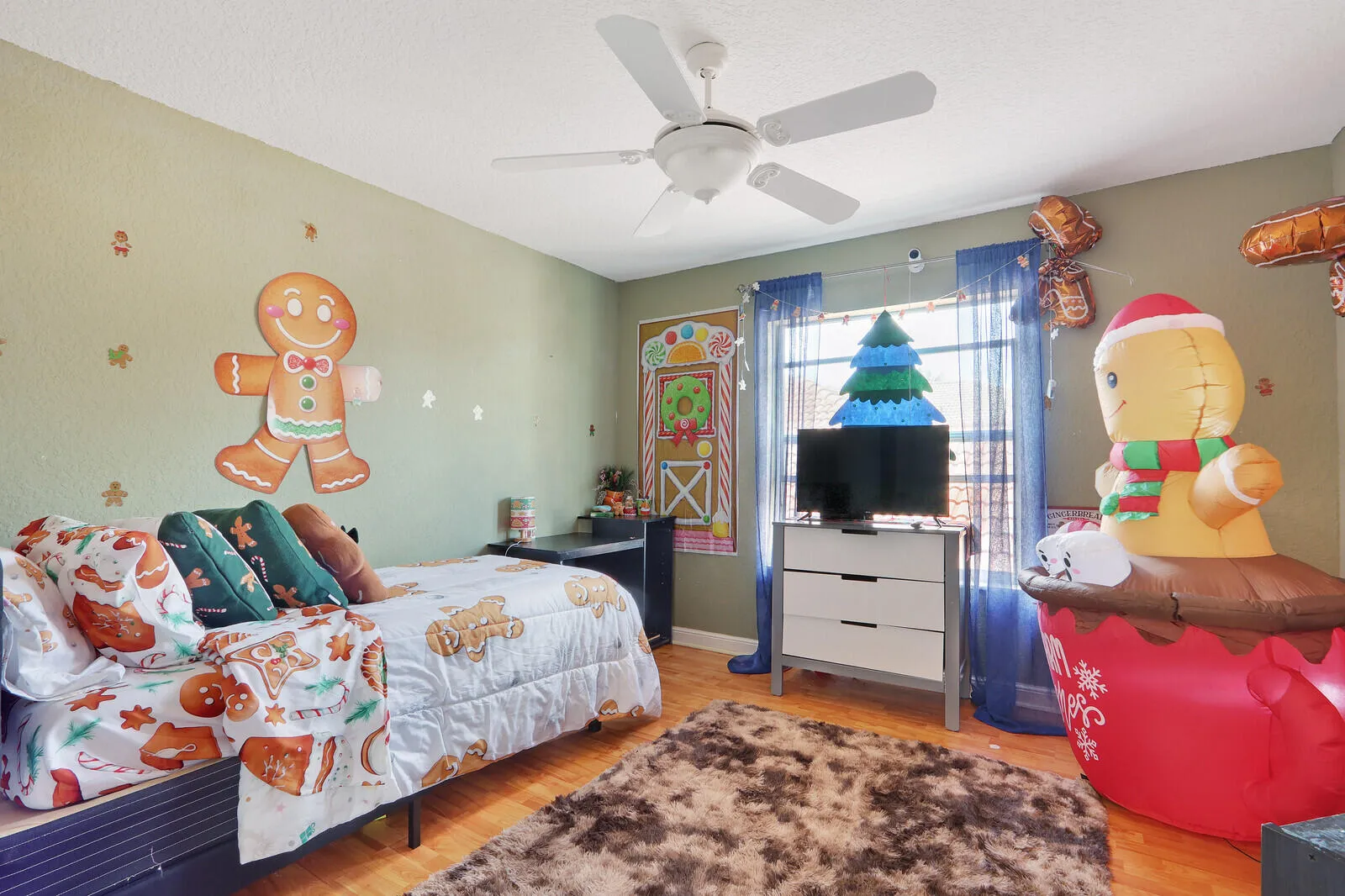 GUEST BEDROOM UPSTAIRS