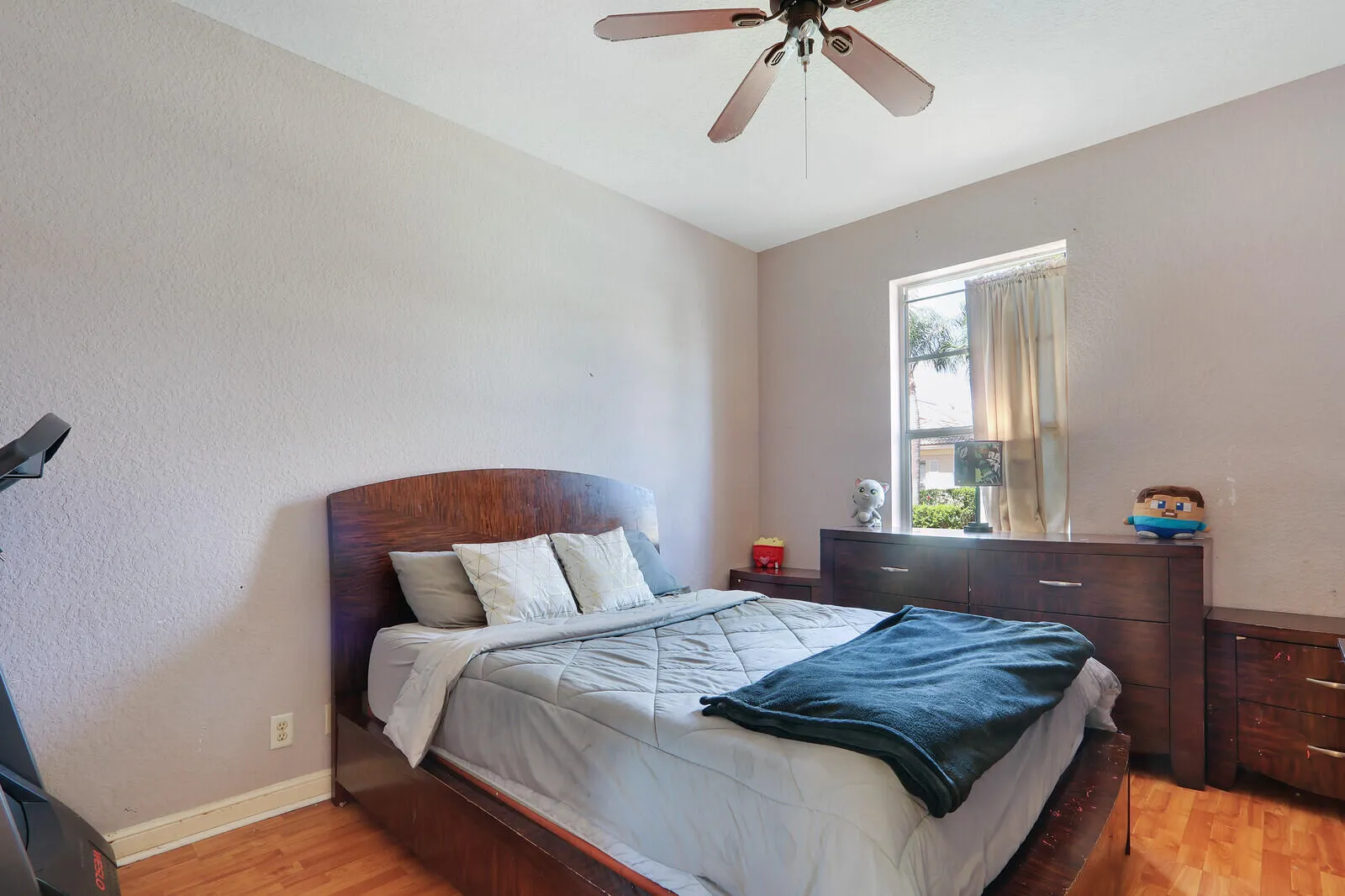 GUEST BEDROOM DOWNSTAIRS