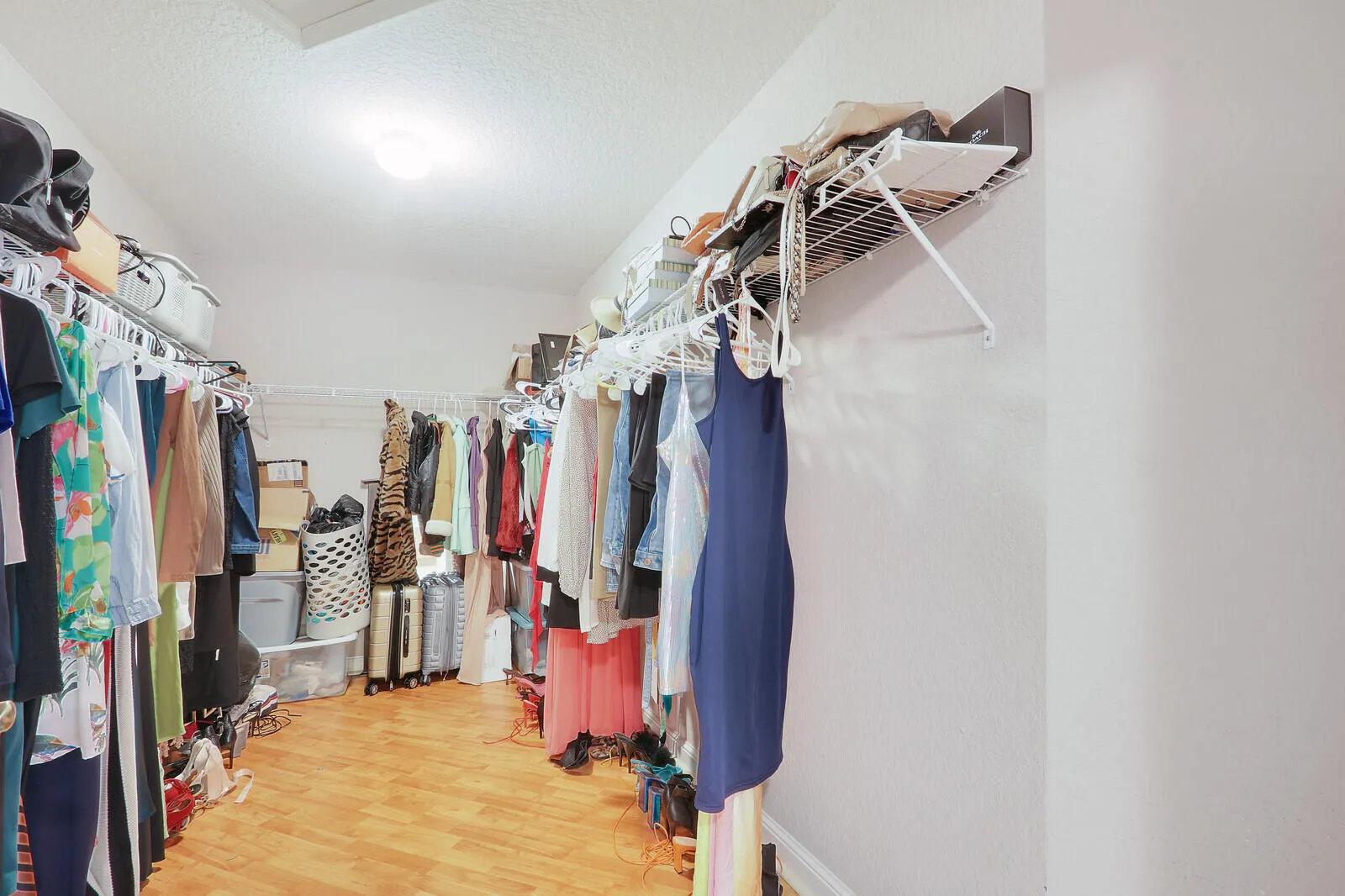 SPACIOUS PRIMARY WALK IN CLOSET