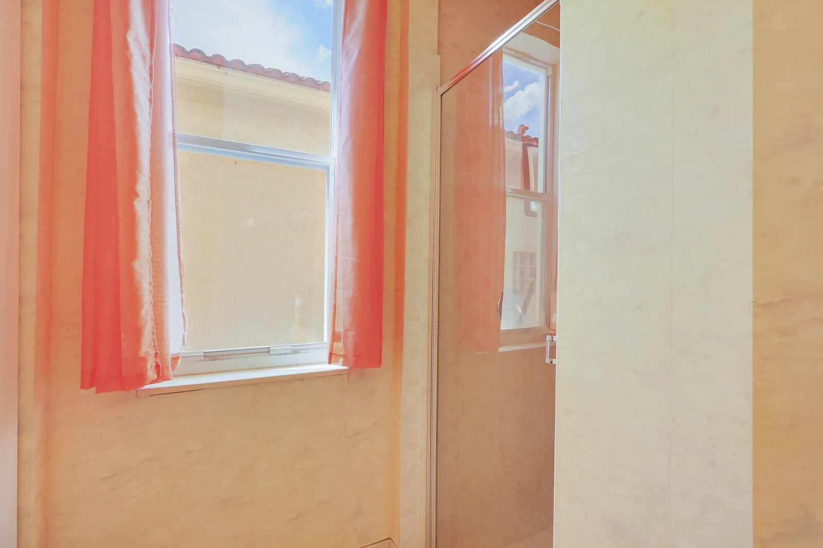 FULL BATHROOM DOWNSTAIRS WITH WALK IN SHOWER