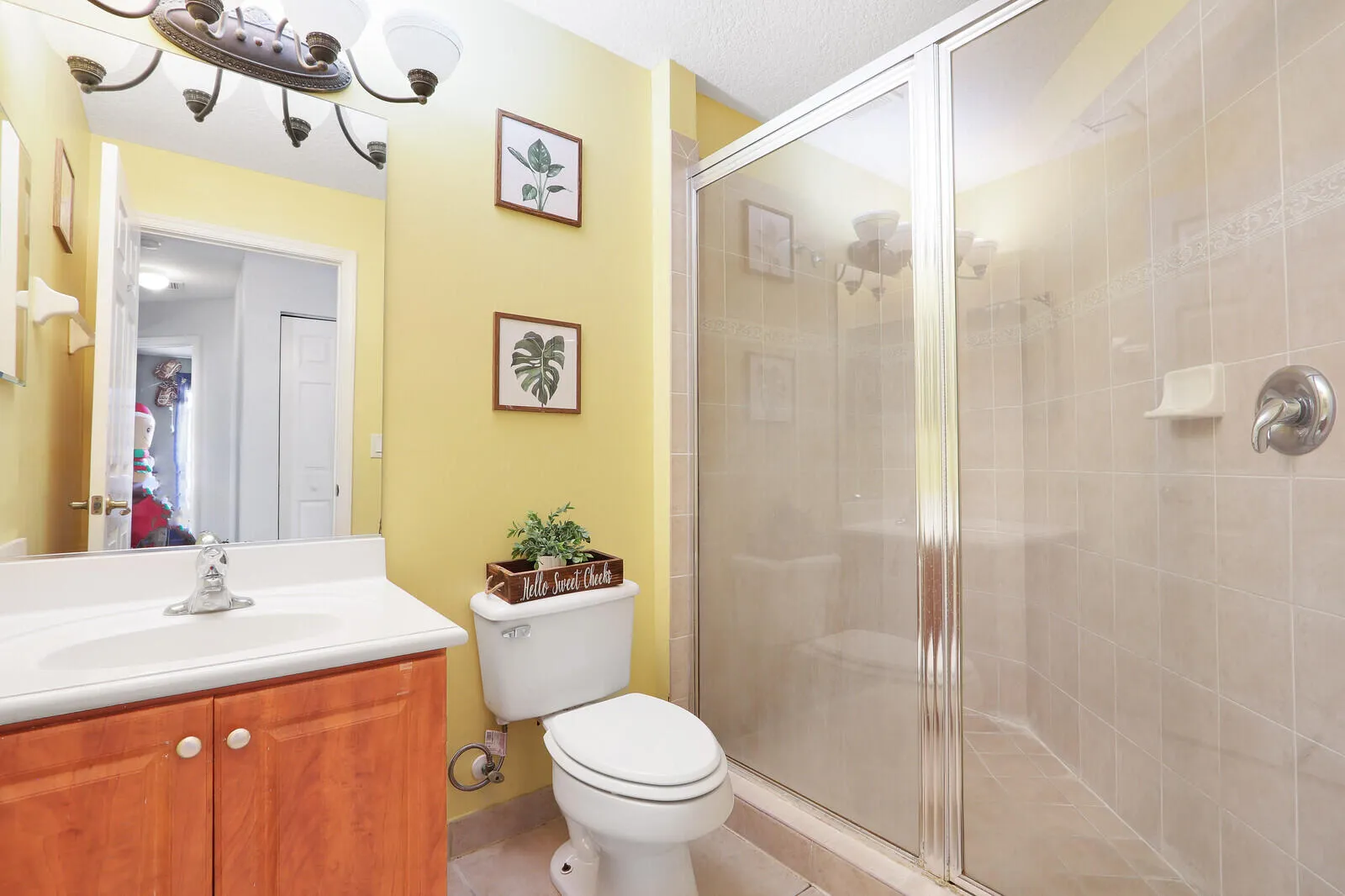 GUEST BATHROOM UPSTAIRS (2)