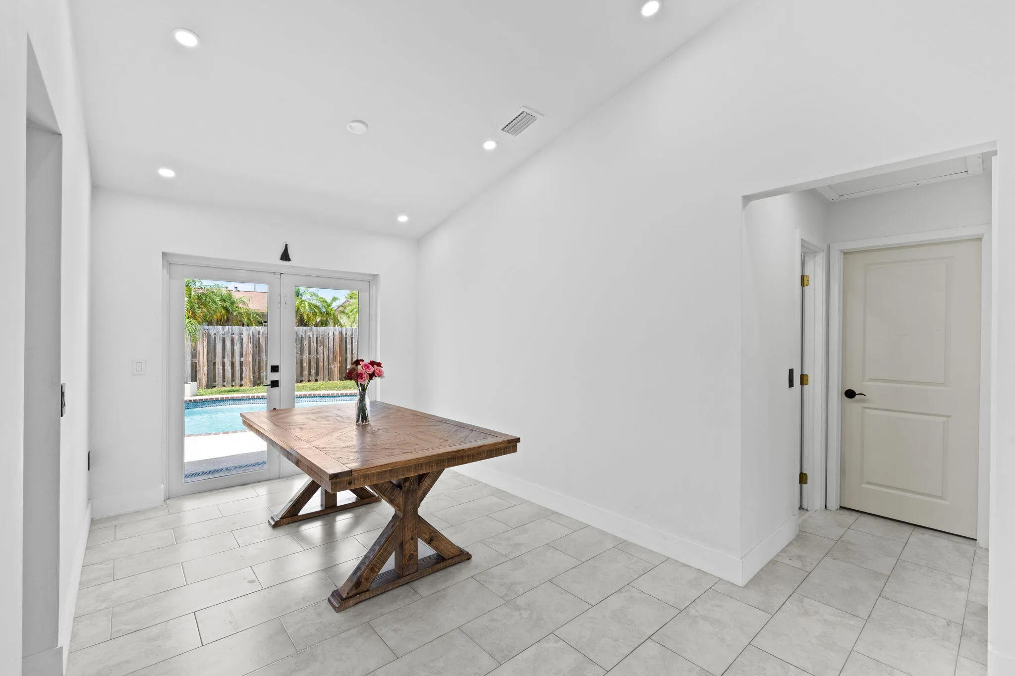 Dining Room to Bedrooms/Bath