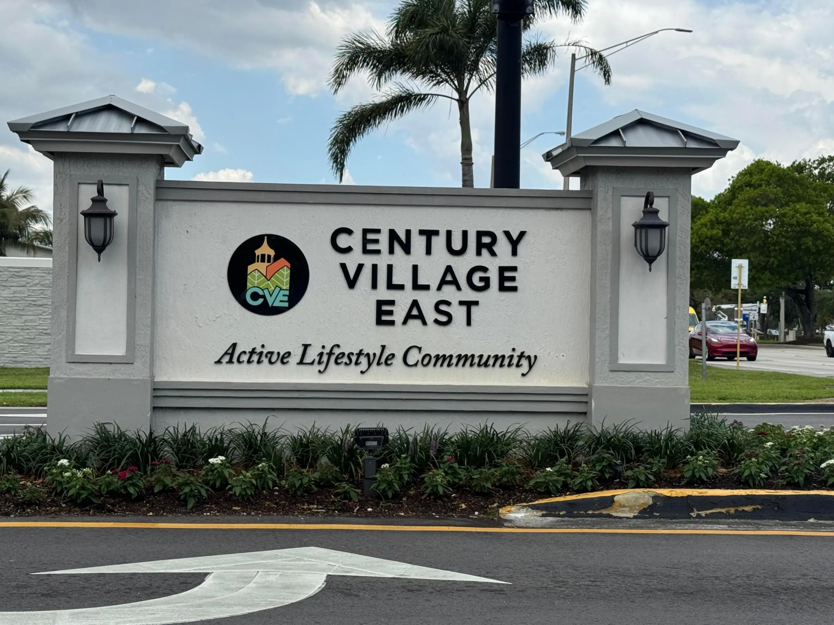 North gate entrance of of Hillsboro Blvd.