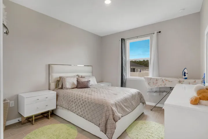 544 Higgs Ave NW-23