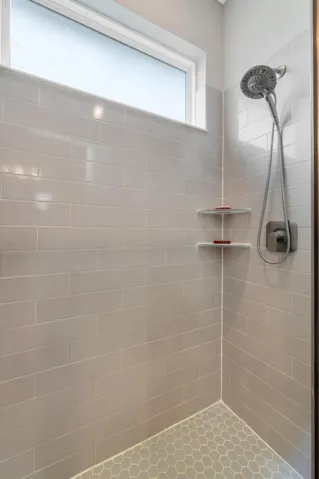 544 Higgs Ave NW-30