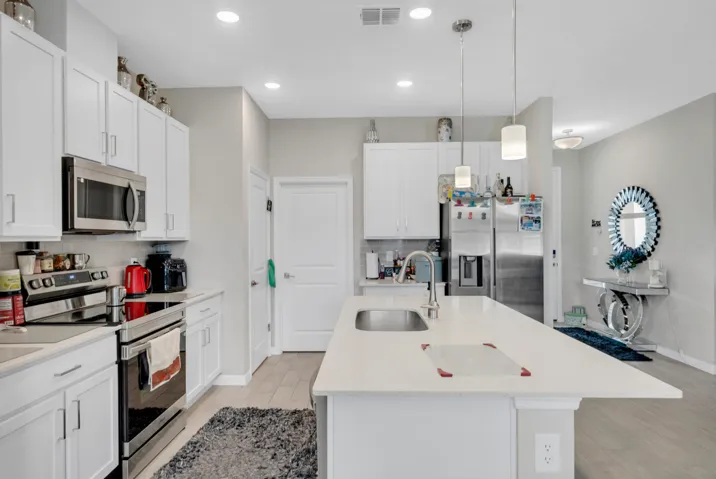 544 Higgs Ave NW-16