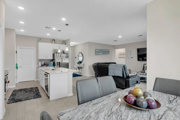 544 Higgs Ave NW-18
