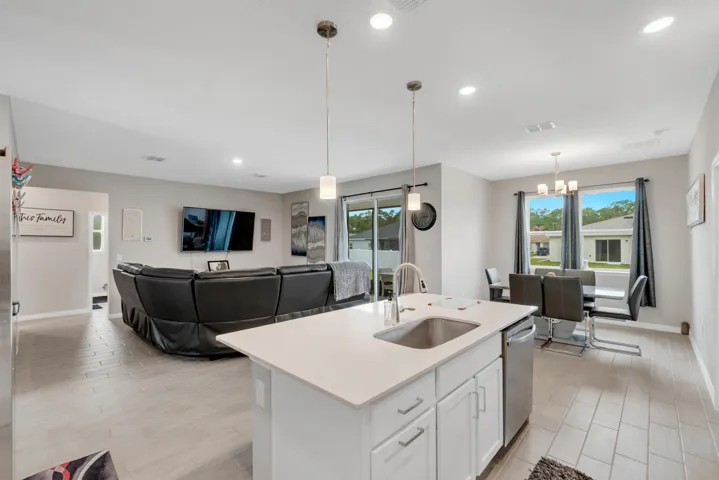 544 Higgs Ave NW-19
