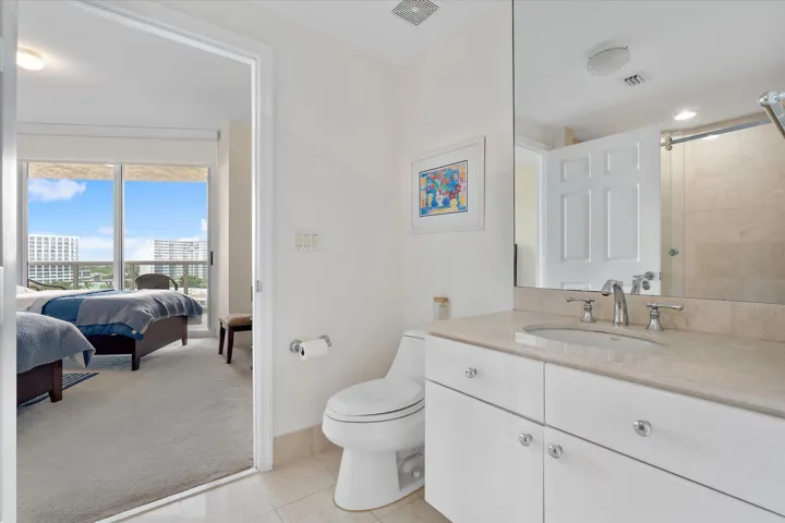 35-3100 N Ocean Blvd #804_035