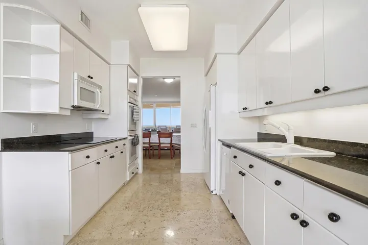 20-3100 N Ocean Blvd #804_020
