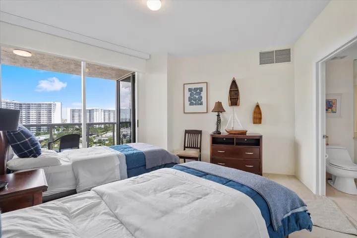 32-3100 N Ocean Blvd #804_032
