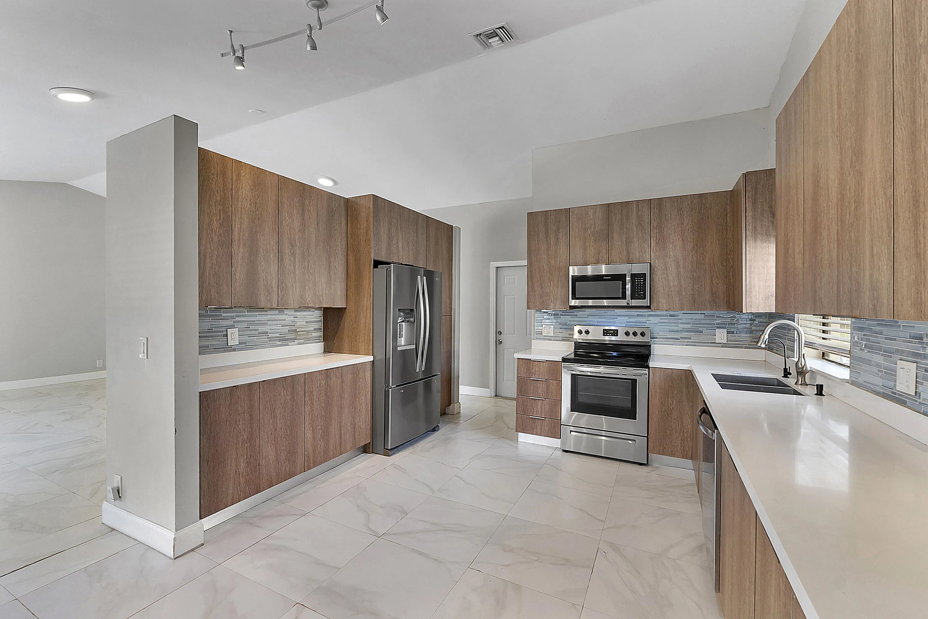 11461 nw 39th st_012