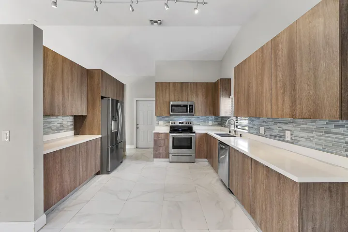 11461 nw 39th st_011