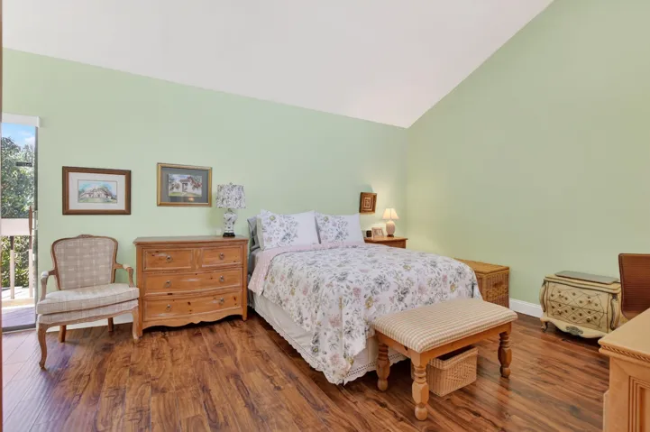 Master Bedroom w balcony