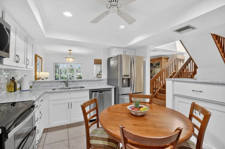 Eat in kitchen w 2 bars