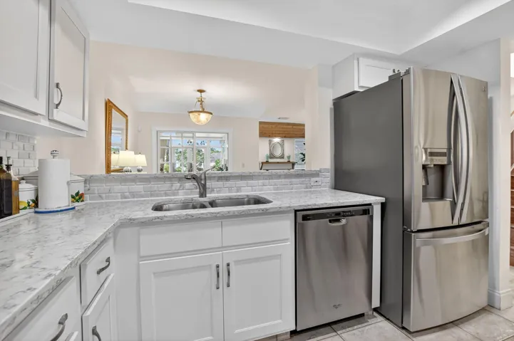 French door refrigerator & passthrough