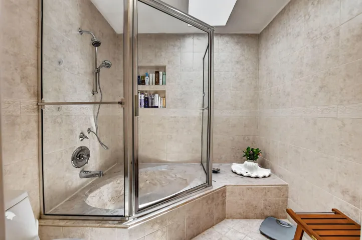 Master bath Roman tub