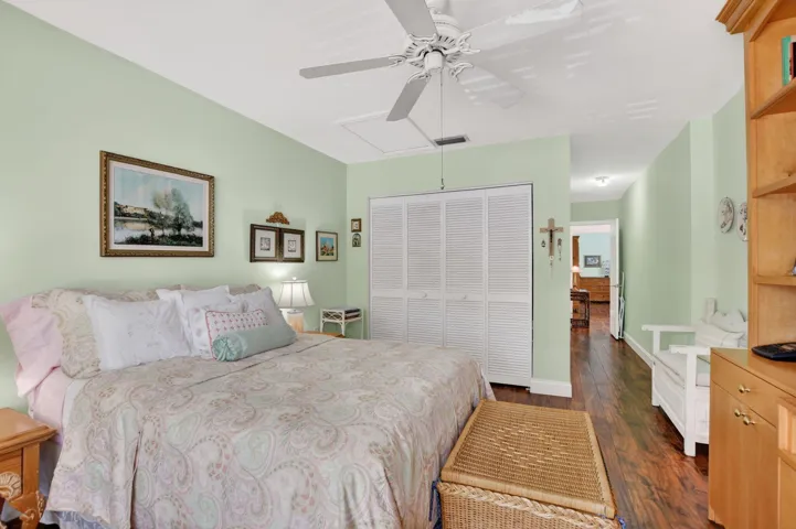 2nd bedroom w closet