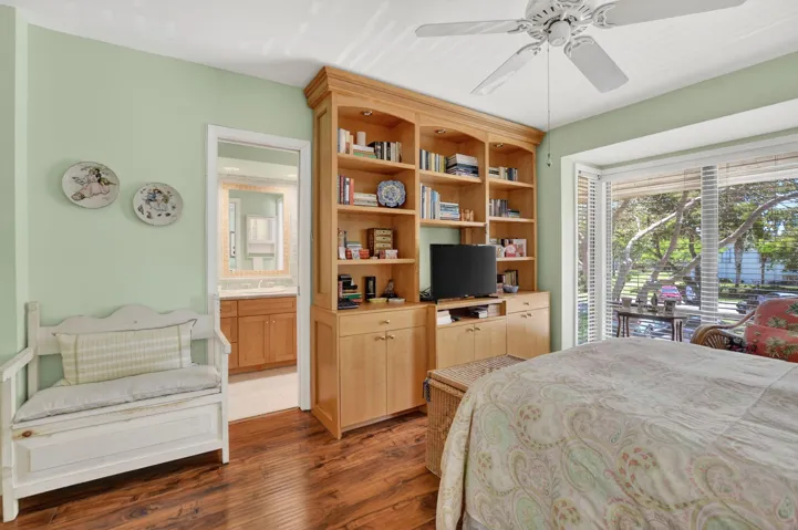 2nd bedroom towards bath
