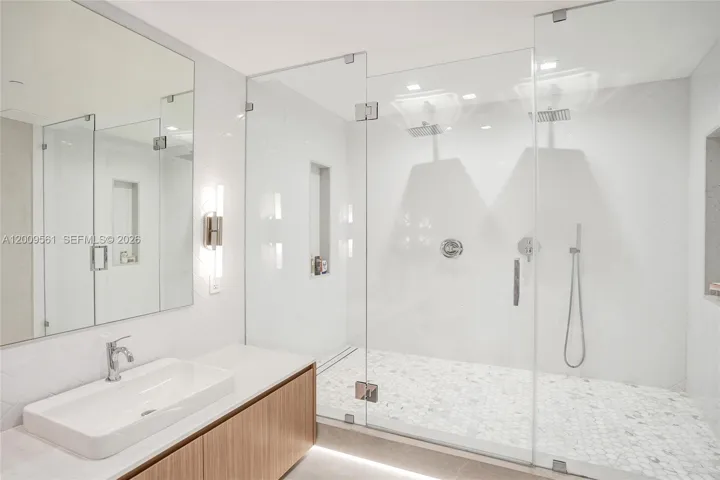 3rd bedroom bath