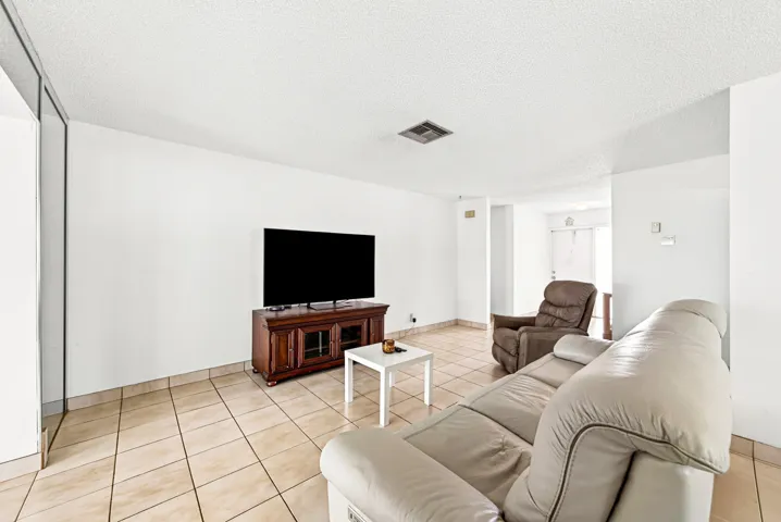 013-6061StanleyLane-DelrayBeach-FL-33484