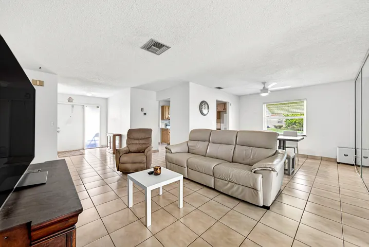 012-6061StanleyLane-DelrayBeach-FL-33484