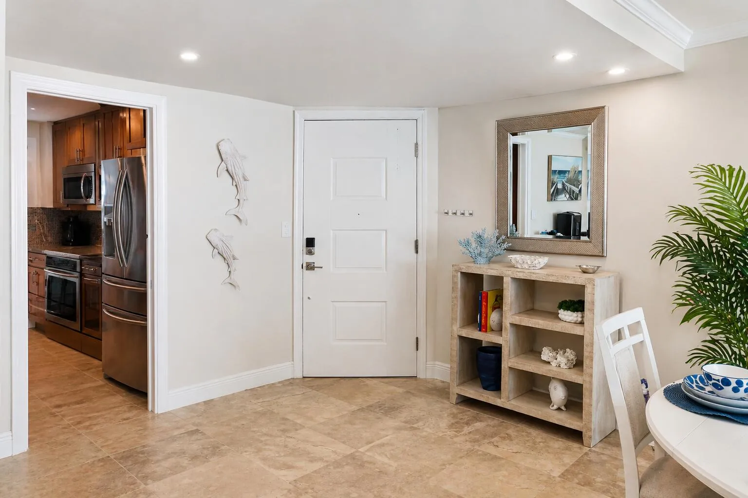 Entry / Foyer – Welcoming entrance with open flow into main living areas.