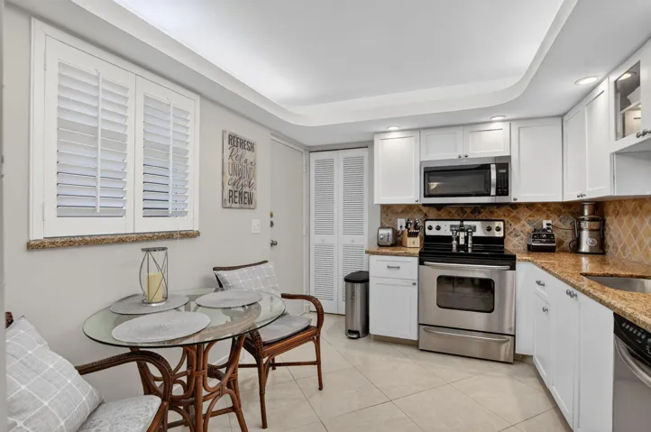 Large eat in kitchen