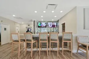 Q BAR SEATING