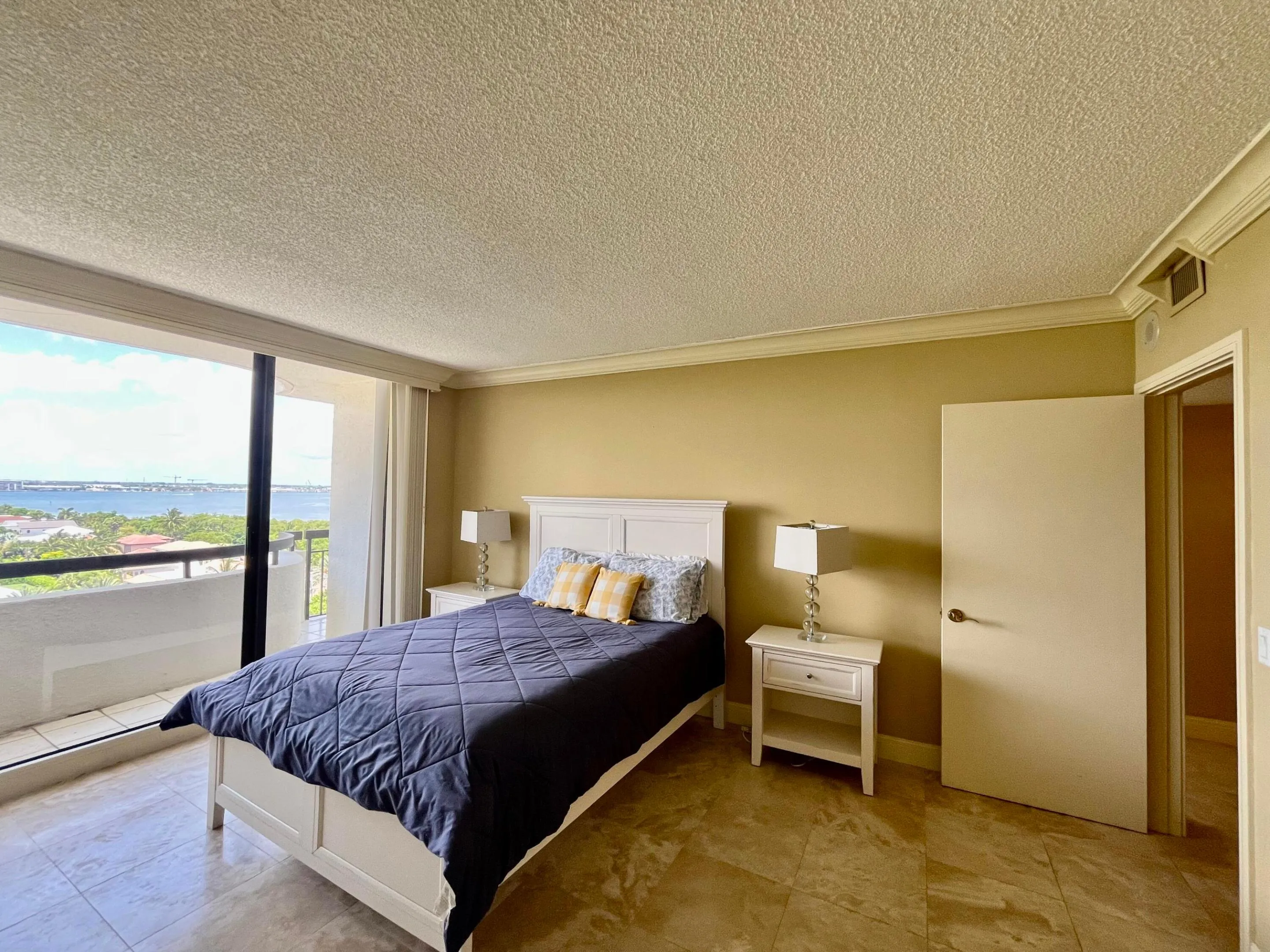 Guest bedroom 2