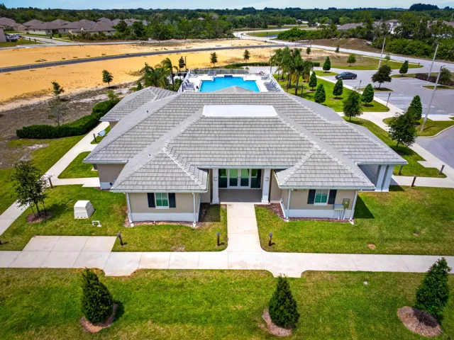 CLUB HOUSE