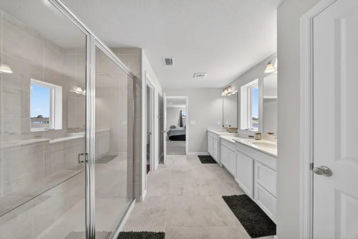 MAIN BATHROOM