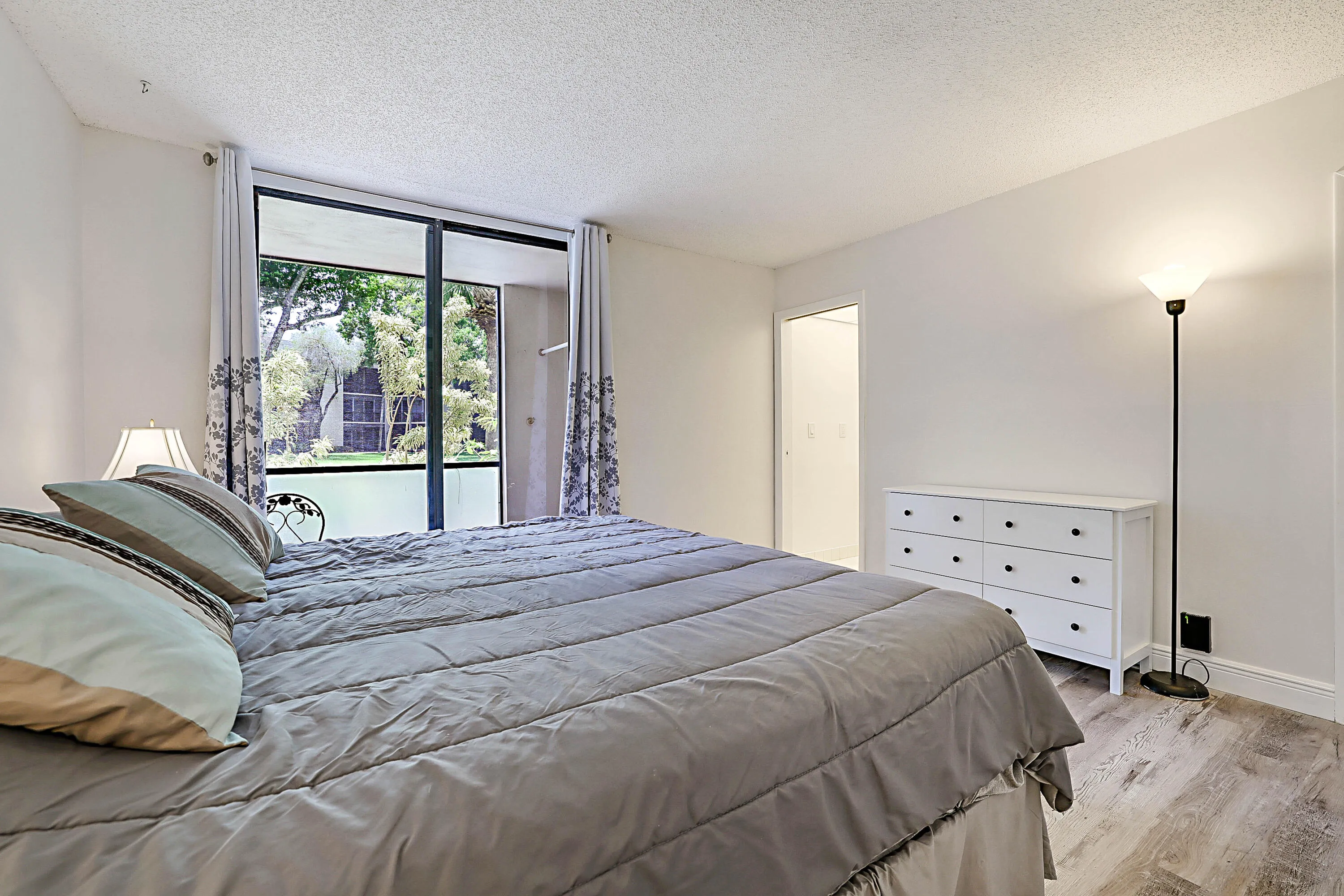 5160 Las Verdes Circle APT 117 -15
