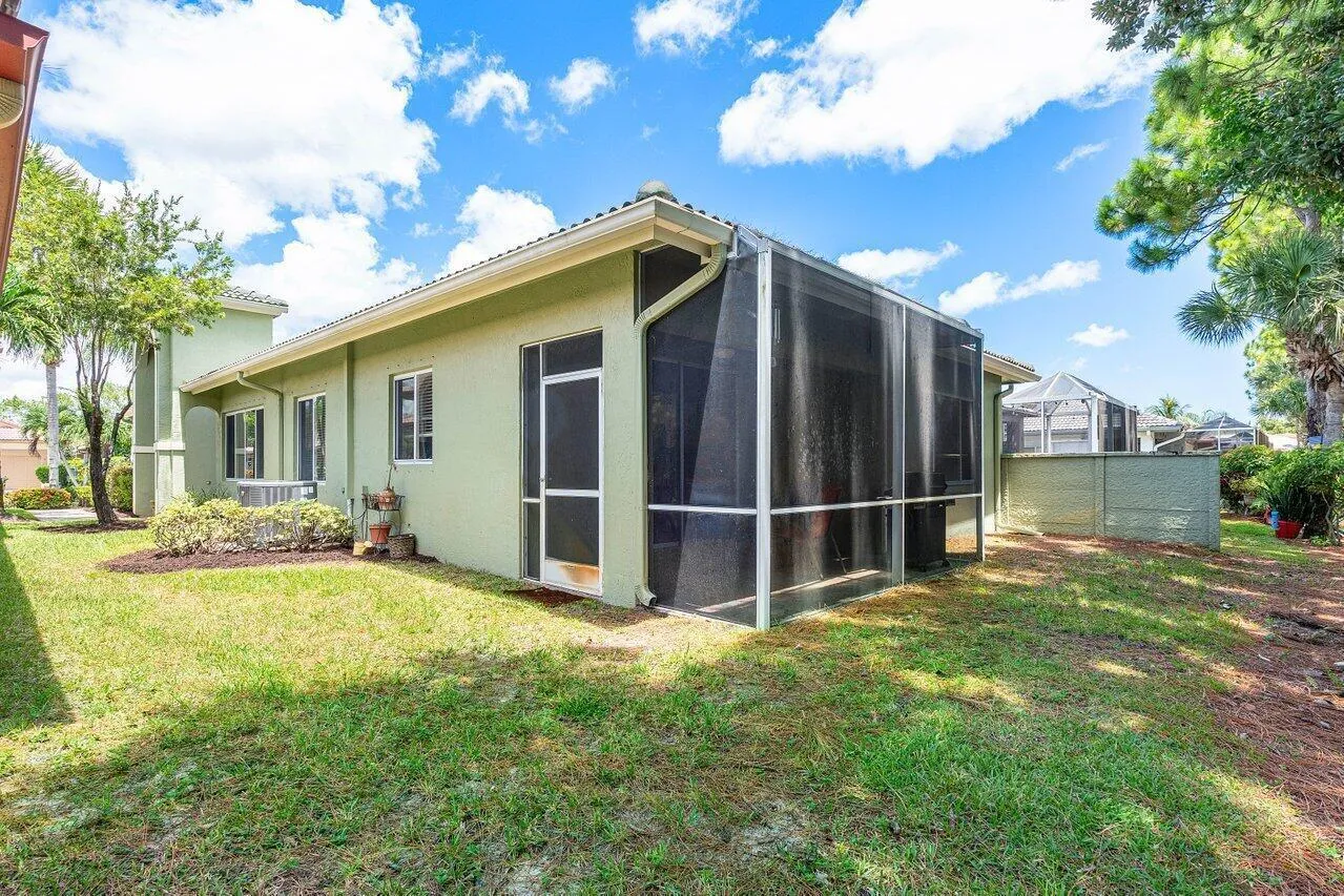 030-8192BrindisiLane-BoyntonBeach-FL-334