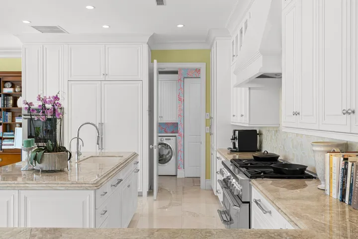22-web-or-mls-2870 NE 24th Pl Fort Laude