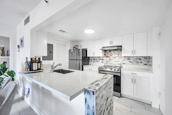 1000 RIVER REACH DR #505-21