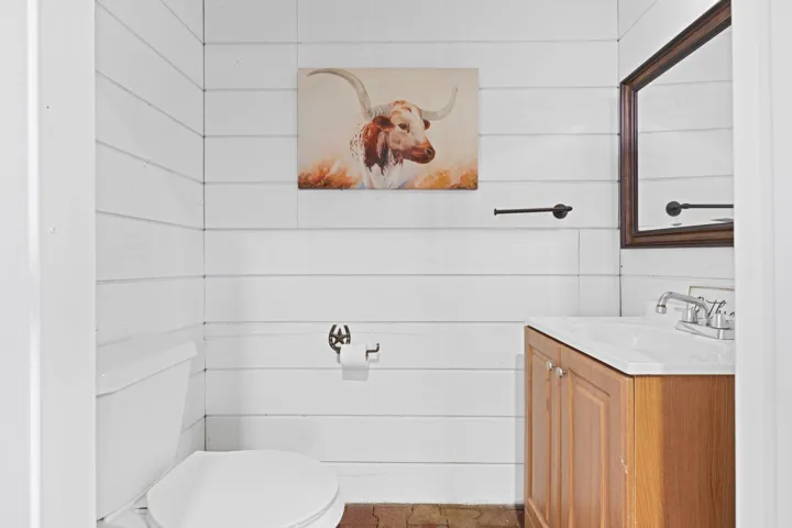 1/2 bath